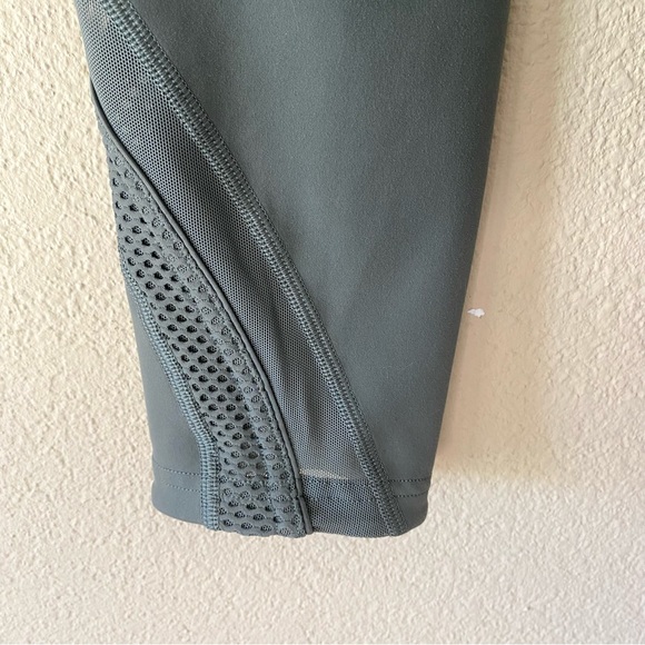 Lululemon Bootcamp Ready Tight Leggings with Mesh Detail - Picture 7 of 10